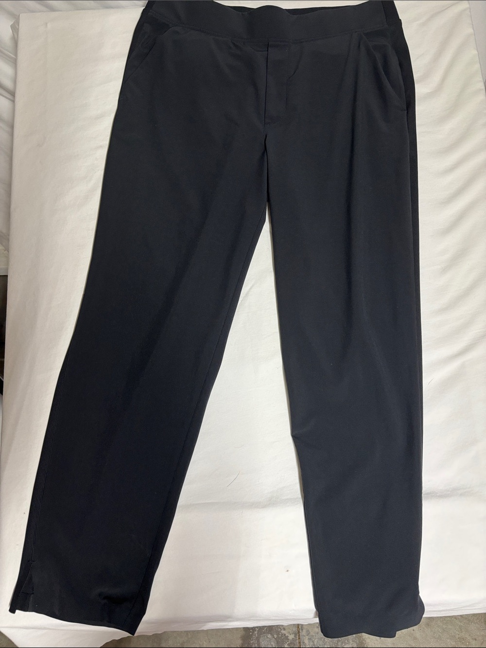 Athleta Women’s Black Pull-On Tapered Ankle Pants Size 12 Stretch Travel